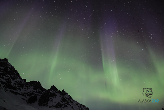 Aurora Borealis - severni sij nad baznim taborom