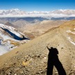 Sestop na tibetansko stran Nepala. Pred nami je bilo še 3000 višinskih metrov sestopa v puščavo.