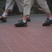 Idealna obutev za smešne in spremenljive temperature: nogavice+sandali.