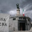 Na Passo Tonale je postavljen spomenik padlim vojakom v 1. sv. vojni