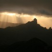 Mističen pogled na Roque Bentayga, kraj domorodcev, ki so živeli pod vznožjem svete gore