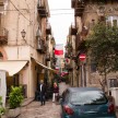 Palermo. Najlepša ulica Palerma in še vedno najgrše mesto. Umazano in smrdljivo.