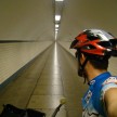 kolesarski tunel v Antwerpnu; 44 km/h po ravnini, navkljub vsej teži. NORO
